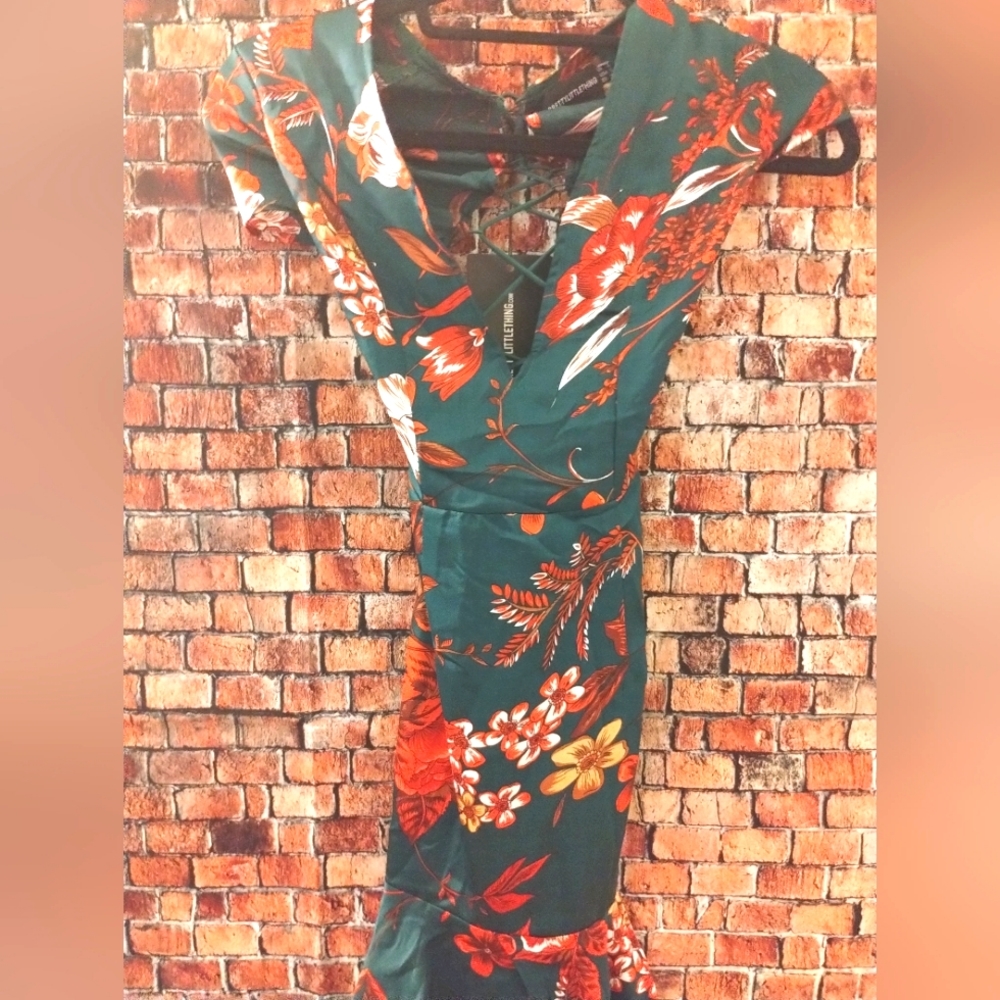Pretty Little Thing Floral Dress NWT